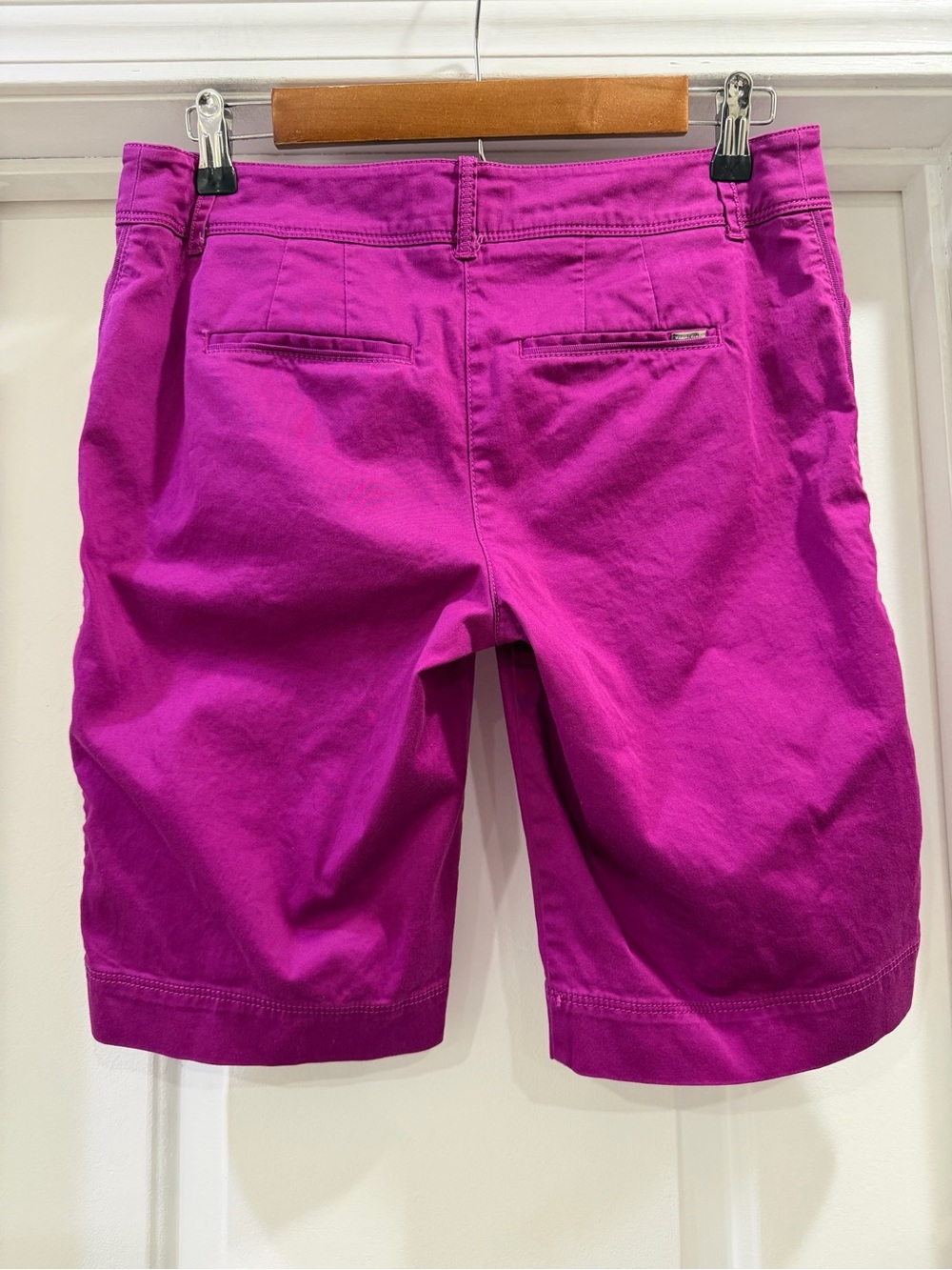 White House Black Market Fuchsia Bermuda Shorts Size 4 - Picture 2 of 14